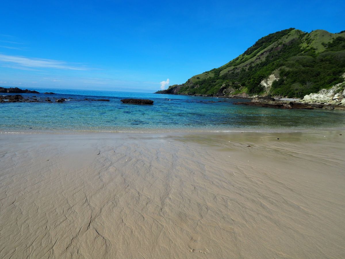 山々しくて意外と大きなフローレス島、公共バスで途中まで移動したけど、本数も...