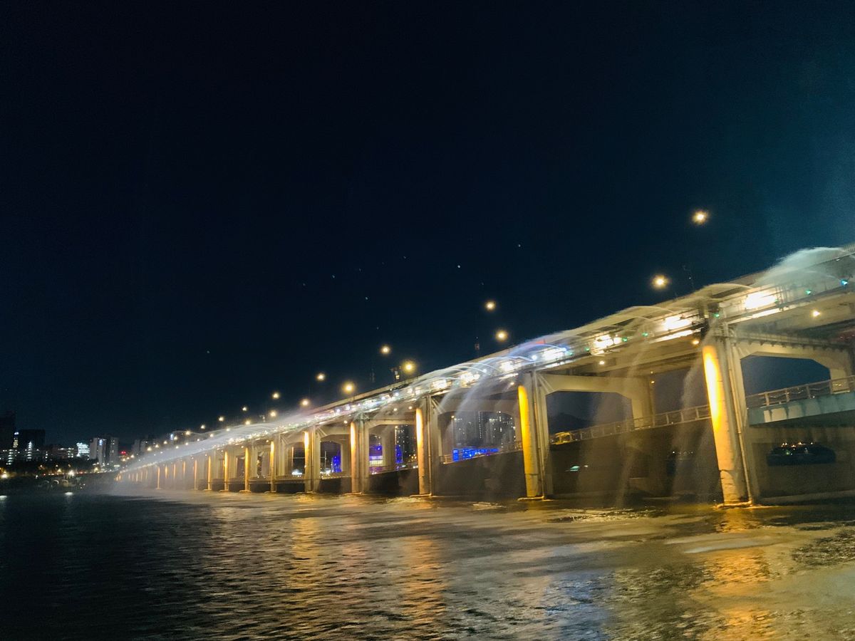 韓国をしっかり満喫♥
橋からの噴水はギネスブックにも認定されてるみたいです☺️👏