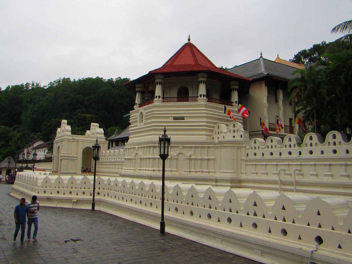キャンディ
スリランカ仏教の聖地として有名な街。
シンハラ人のキャンディ王...
