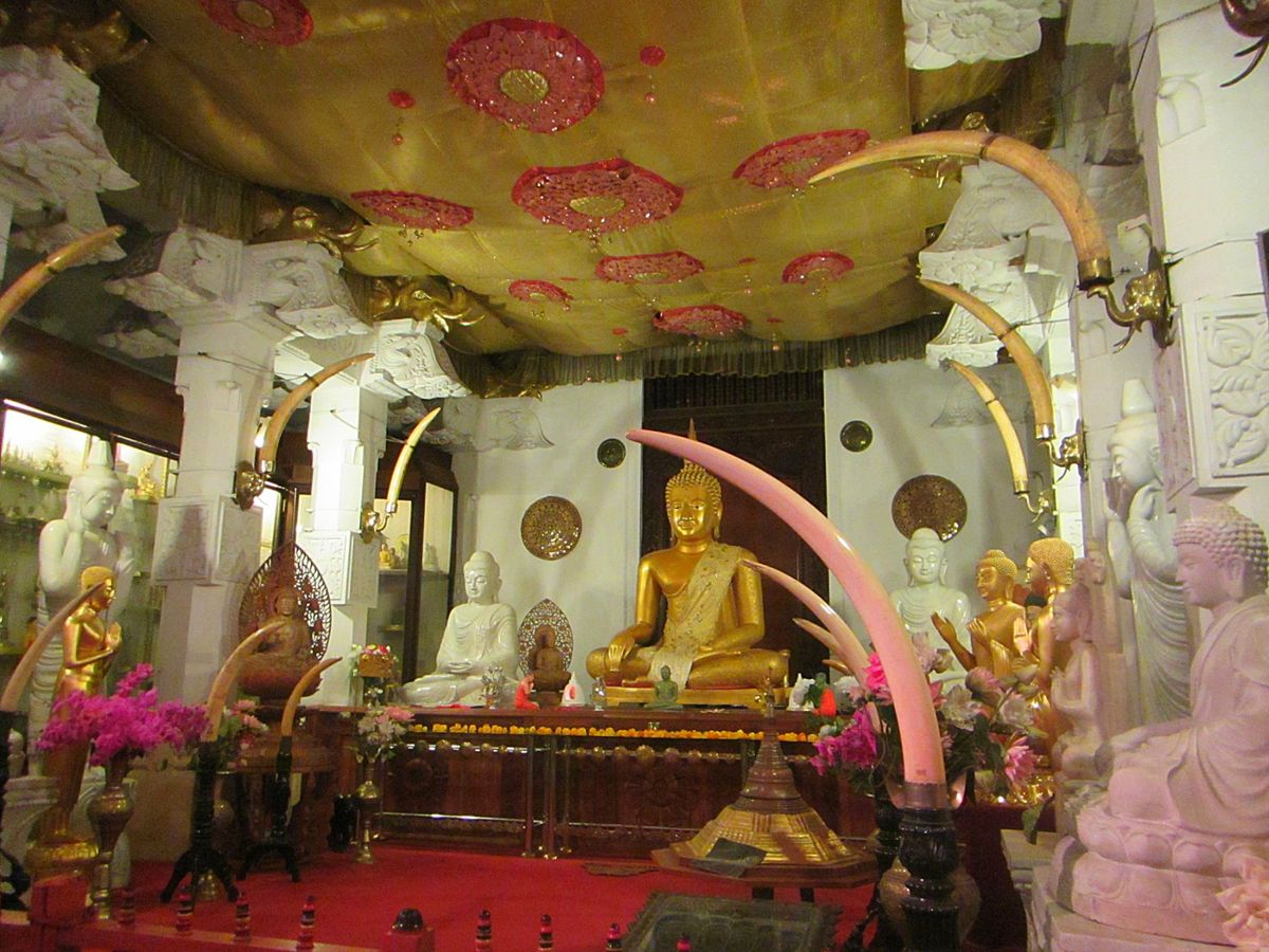 キャンディ
スリランカ仏教の聖地として有名な街。
シンハラ人のキャンディ王...