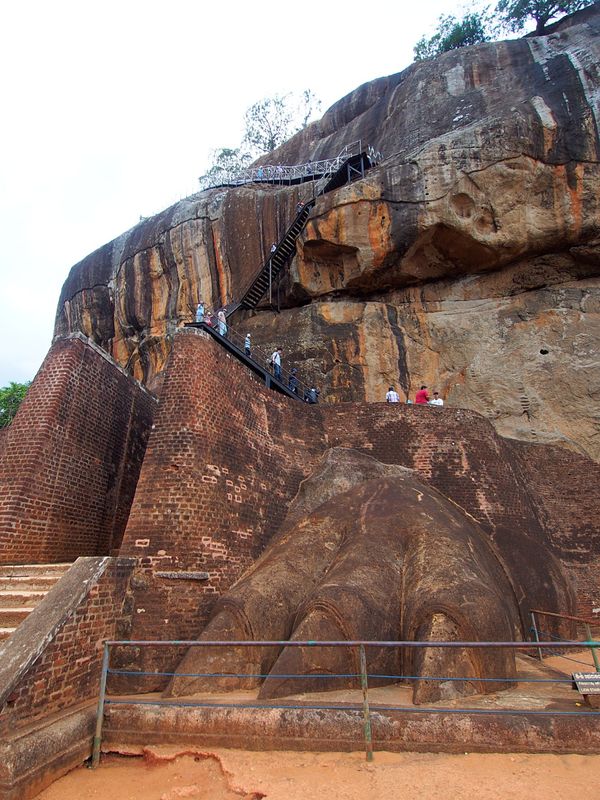 スリランカ・コロンボ「スリランカ 3日間で仏教遺跡や紅茶の産地を巡る旅」の写真：シーギリヤ
シーギリヤロックは、5世紀に...