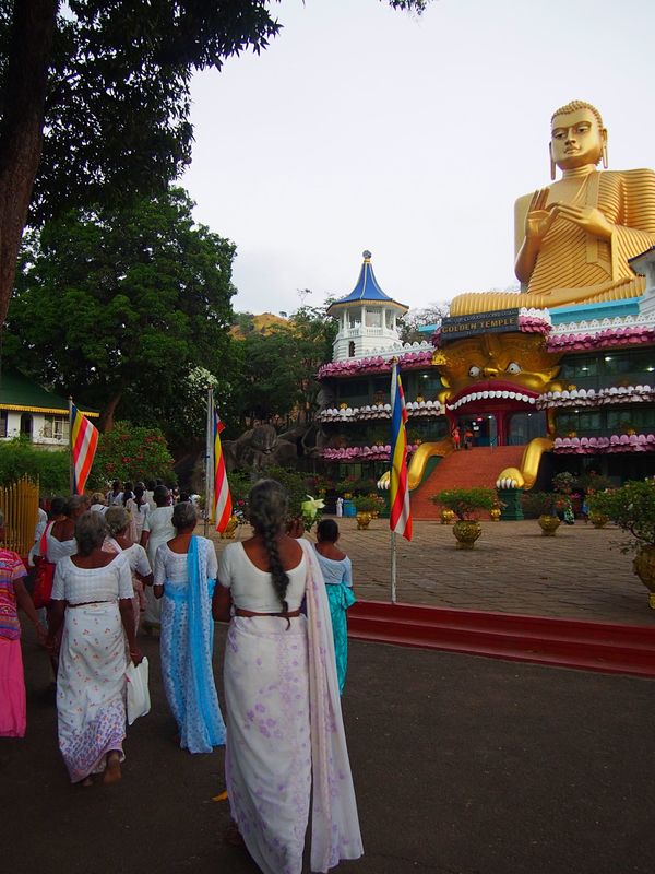 スリランカ・コロンボ「スリランカ 3日間で仏教遺跡や紅茶の産地を巡る旅」の写真：ダンブッラ
ダンブッラの街は世界遺産の石...