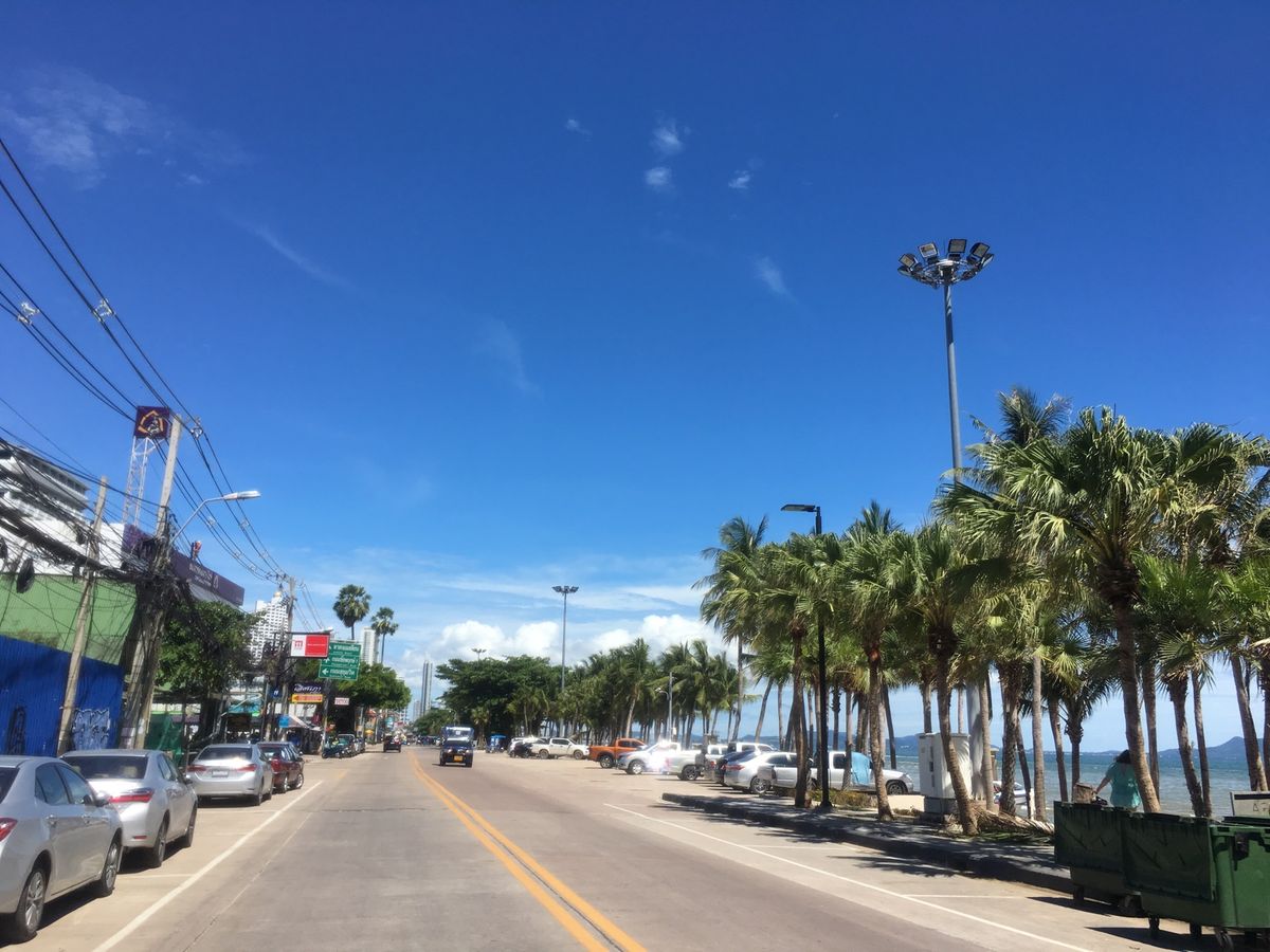 パタヤビーチ
汚くて入れないけど、遠くから見ると綺麗