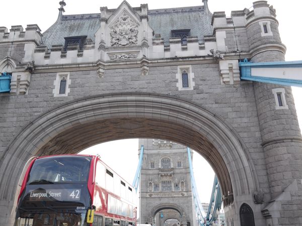 イギリス(英国)「イギリス旅行」の写真：タワーブリッジと夜のピカデリーサーカス。...