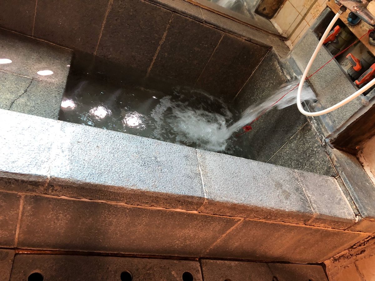 台北から少し移動した北投温泉にいきました。台湾の6月ということで温泉はガラ...