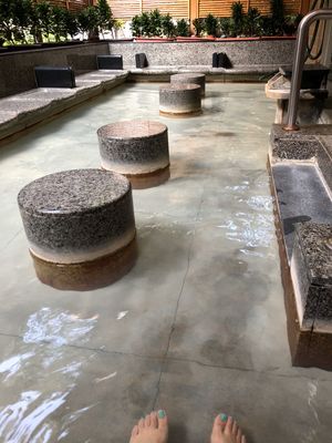 台北から少し移動した北投温泉にいきました。台湾の6月ということで温泉はガラ...