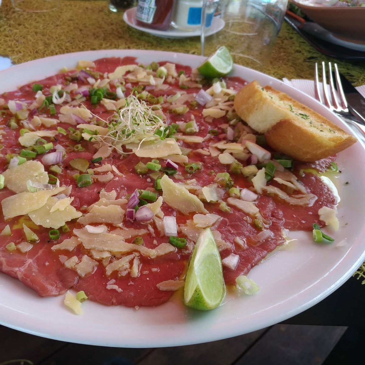 現地到着が12/31、翌1/1早朝に次の島に行く超弾丸滞在。成田で食べた川...