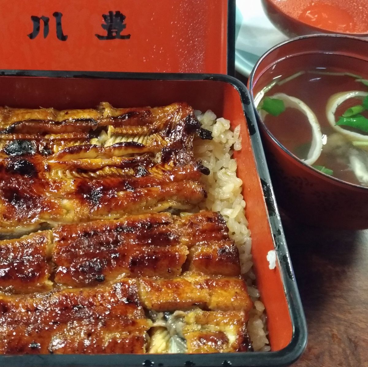 現地到着が12/31、翌1/1早朝に次の島に行く超弾丸滞在。成田で食べた川...