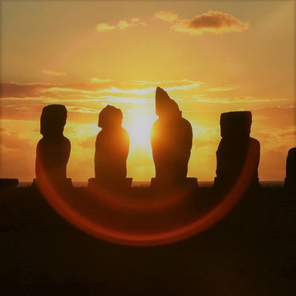 チリ・Isla de Pascua「 Easter island」の写真：モアイ。