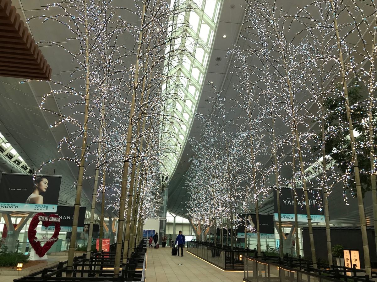 羽田空港にもいろいろな物が置いてあって見ているだけで楽しかったです。