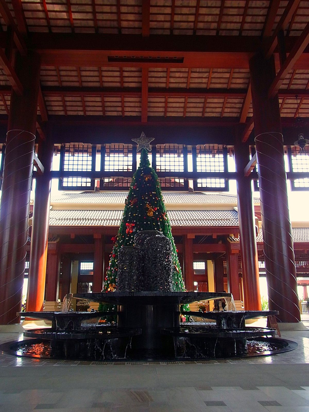 当時、三亜のビーチには大手高級ホテルの建設が進み、どんどんホテルが増えてい...