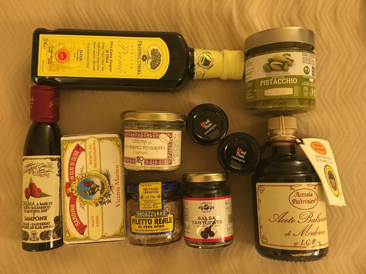 イータリーで購入したあれこれをホテルにて確認！（今更）
左上からオリーブオ...