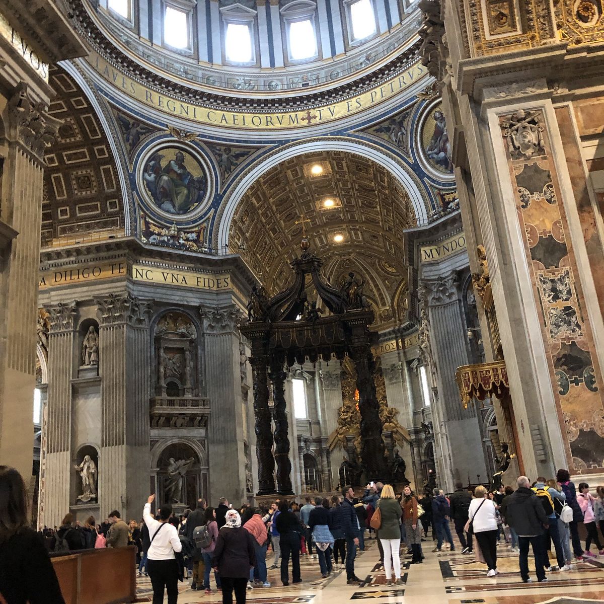 午後はバチカン市国へ！
サン・ピエトロ大聖堂は荘厳すぎて、すごいだのやばい...