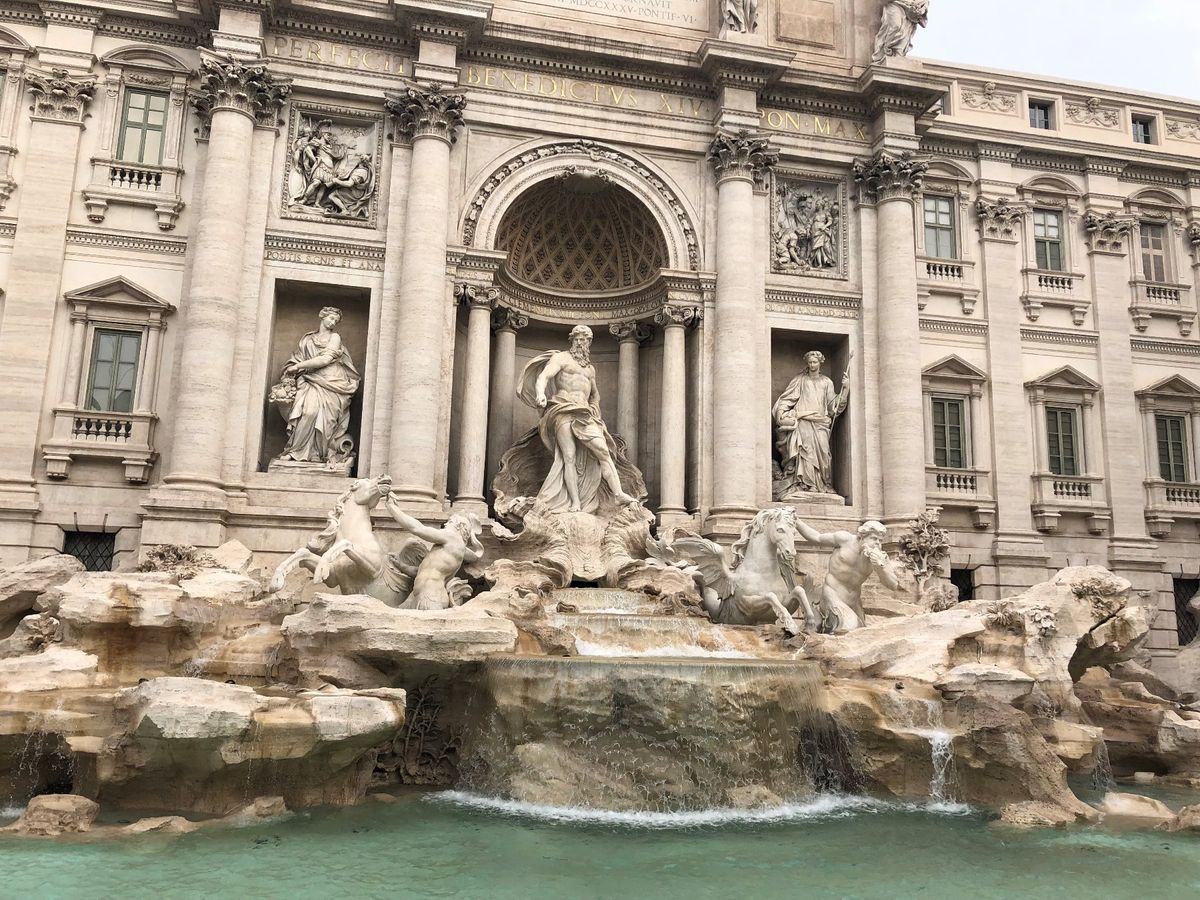 トレビの泉はなんであんなに水が綺麗なんだろうね？！
お天気が良ければもっと...