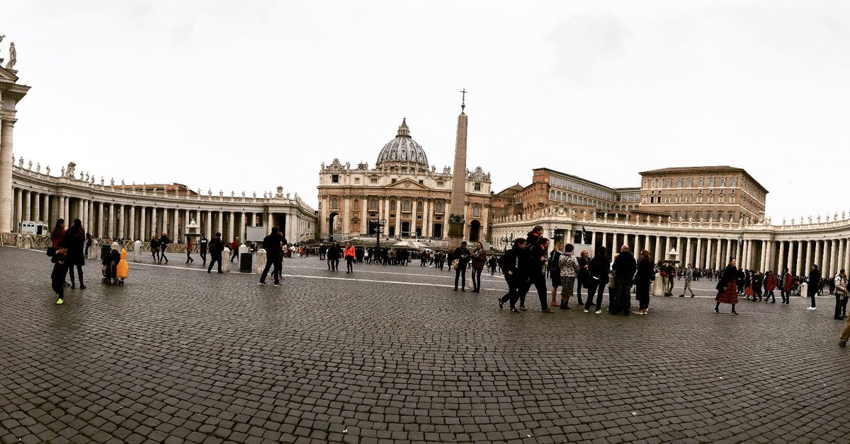 午後はバチカン市国へ！
サン・ピエトロ大聖堂は荘厳すぎて、すごいだのやばい...