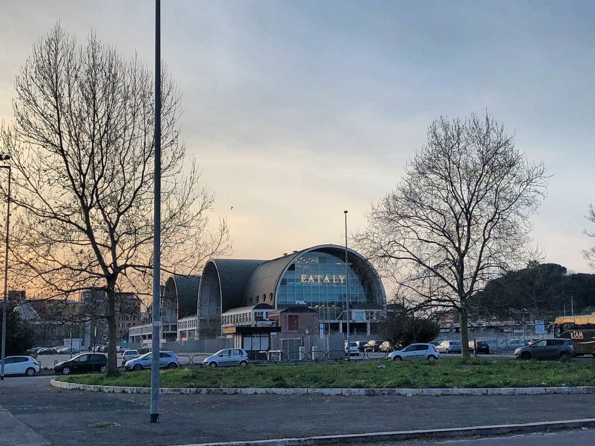 お昼ご飯を逃してショックだったので、イータリーまで食料調達に。笑
食品しか...