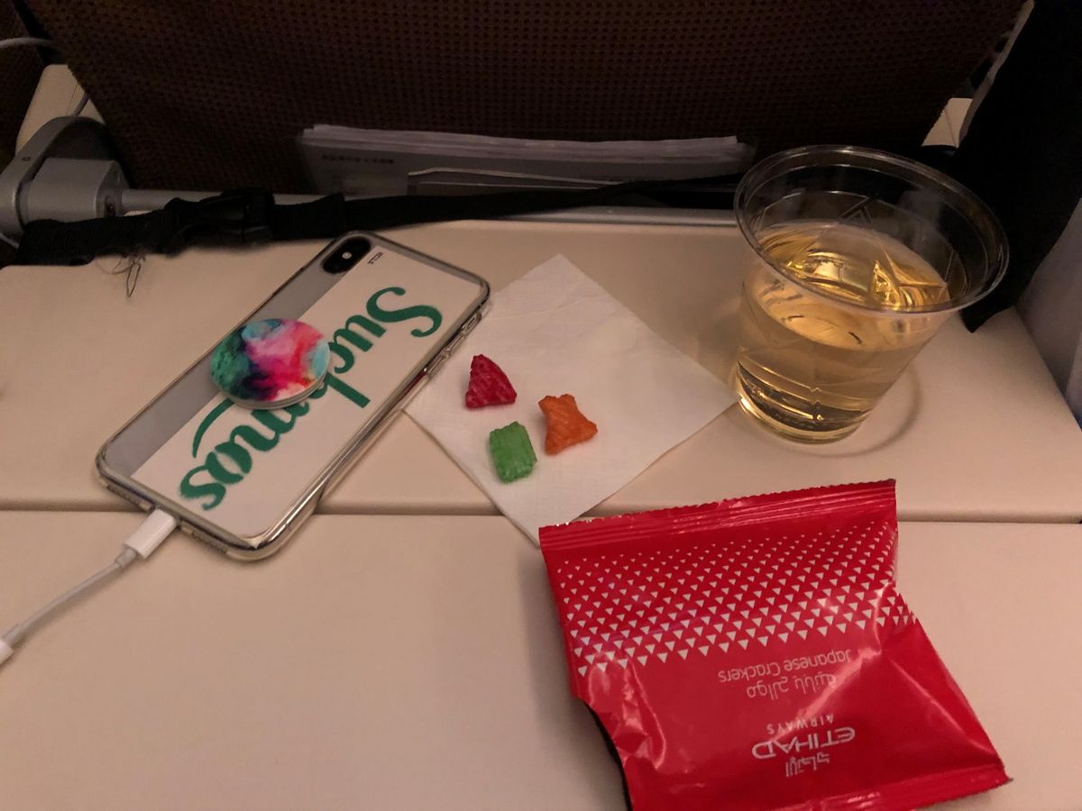 機内食一覧。
どれが何ご飯か、自分のか友達のか忘れましたが、なるべく和食に...