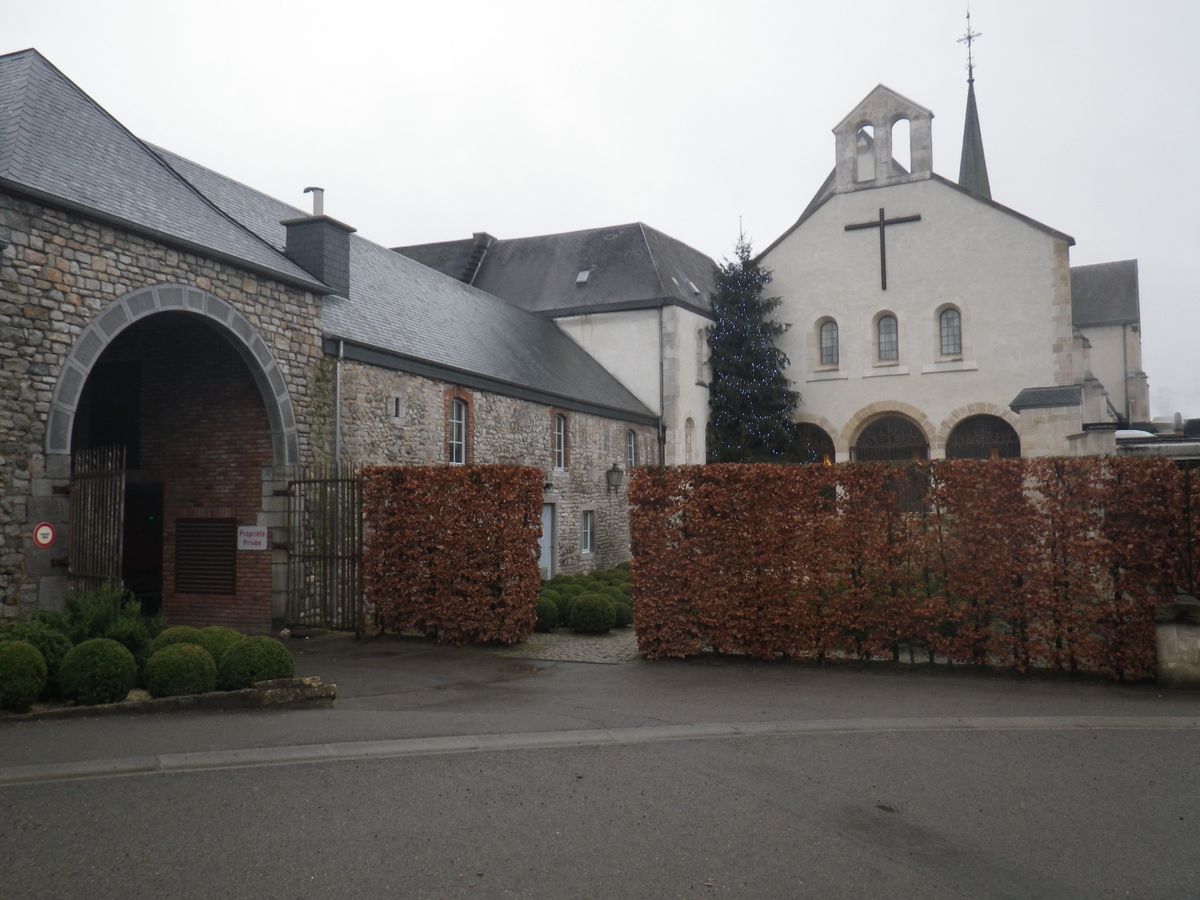 古城/修道院でビール醸造所/で作られたビール/デュルビュイの入り口