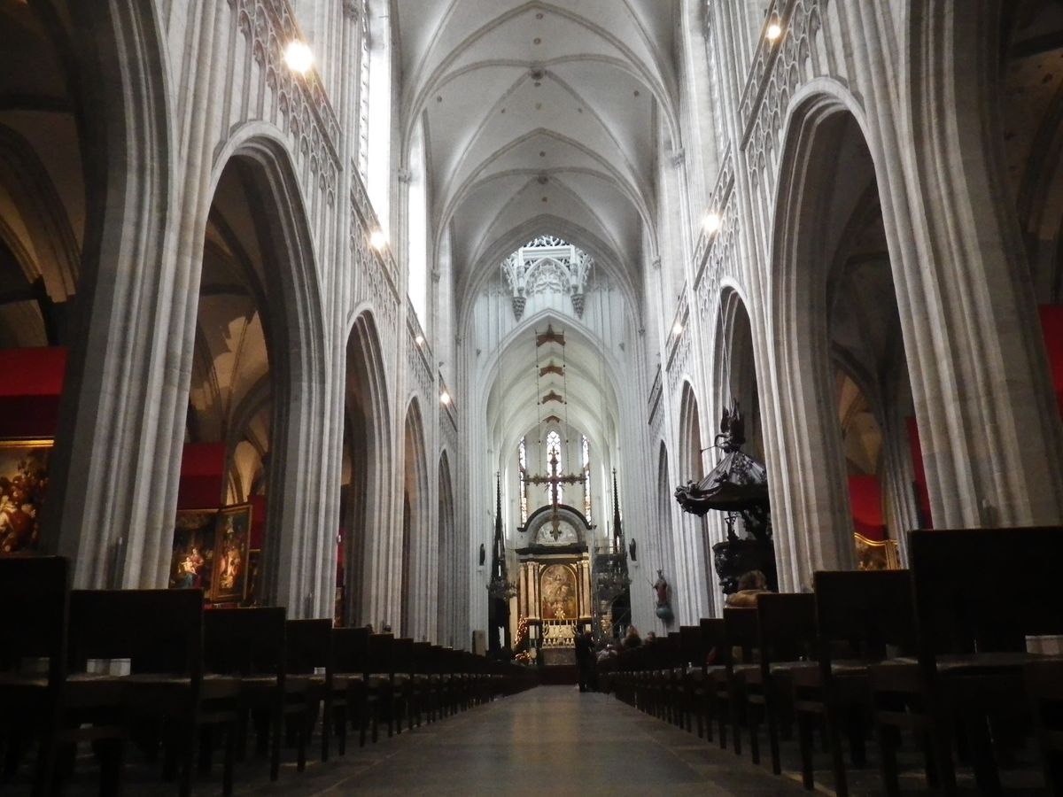 《アントワープ》
アントワープ中央駅/フランダースの犬のラストシーン/ア...