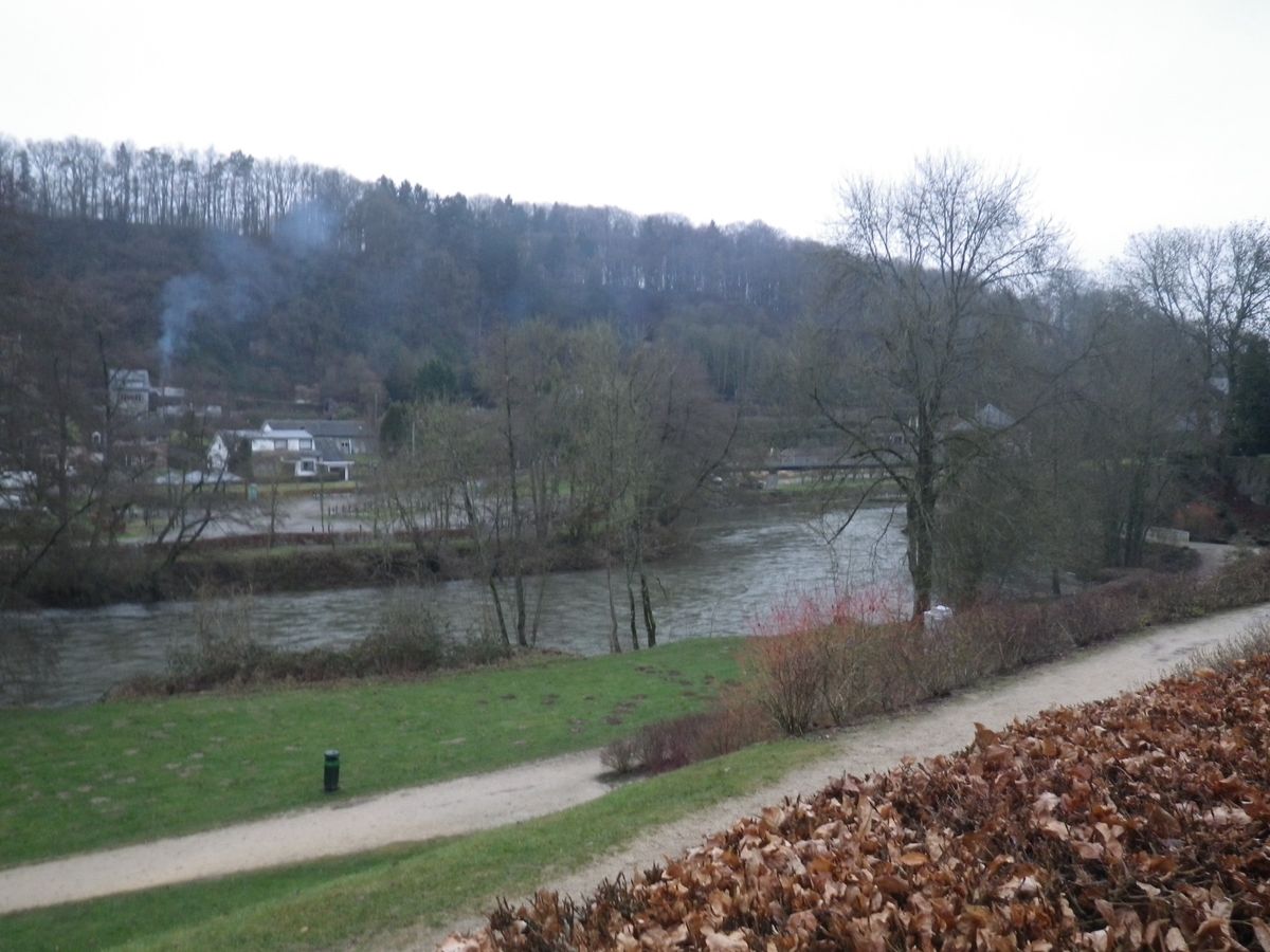 古城/修道院でビール醸造所/で作られたビール/デュルビュイの入り口