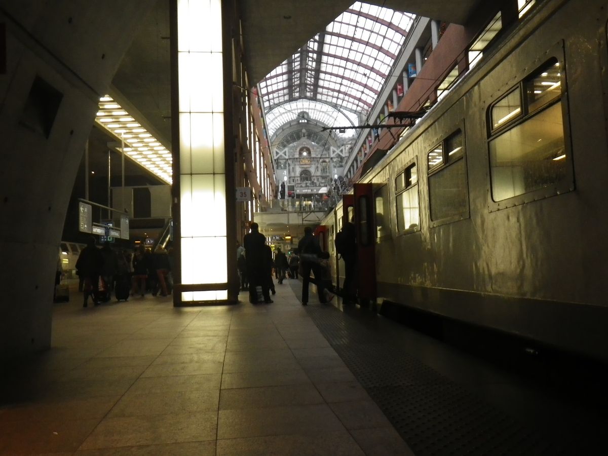 《アントワープ》
アントワープ中央駅/フランダースの犬のラストシーン/ア...