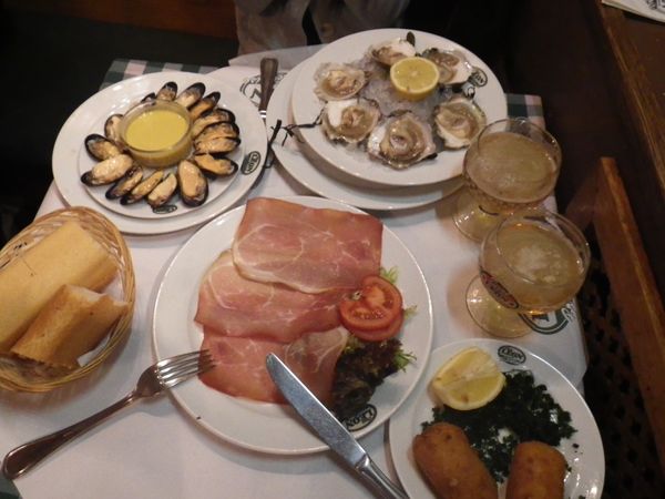 ベルギー・ブリュッセル「ベルギーで年越し旅」の写真：《ブリュッセル》
シェ・レオン/すぐビ...