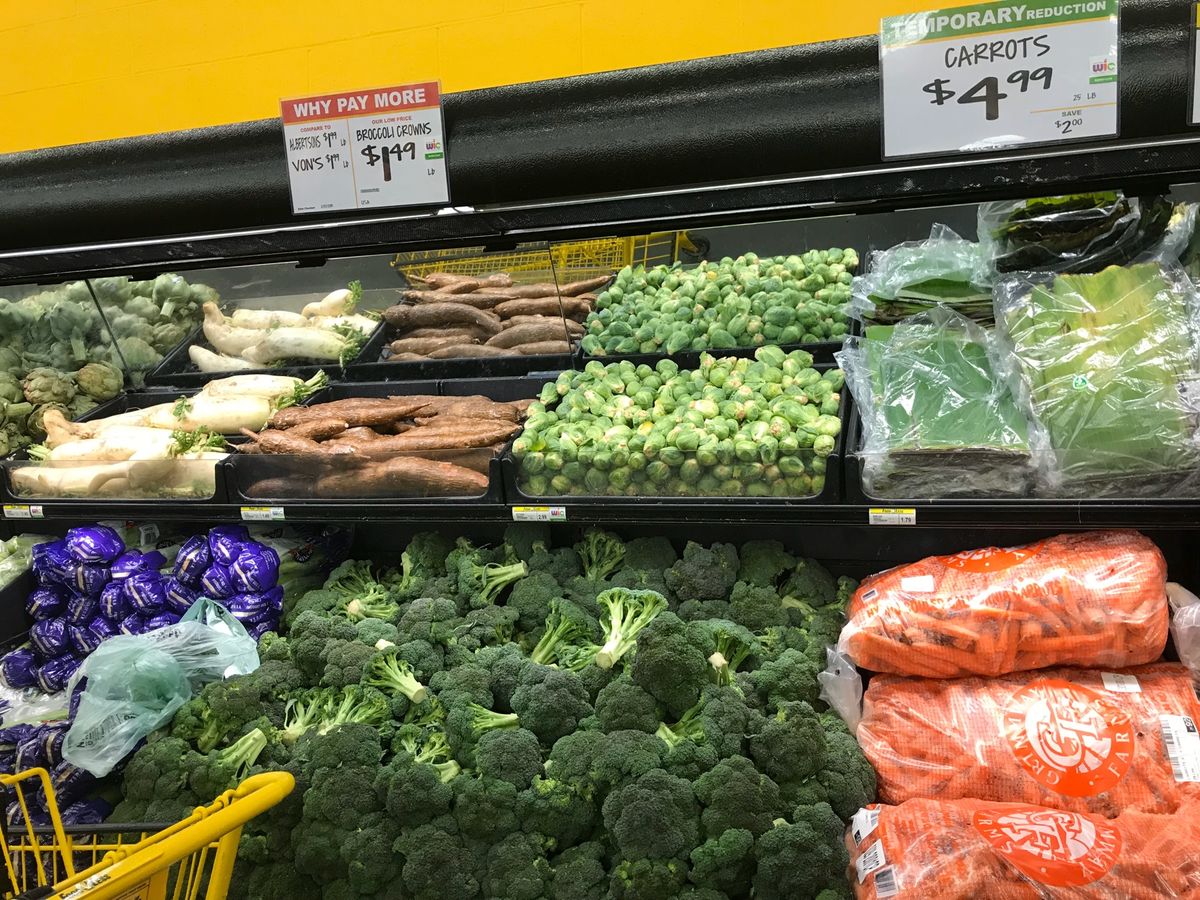 シリアルやナッツやキャンディーのマシンで好きなだけ購入するシステム！
日本...