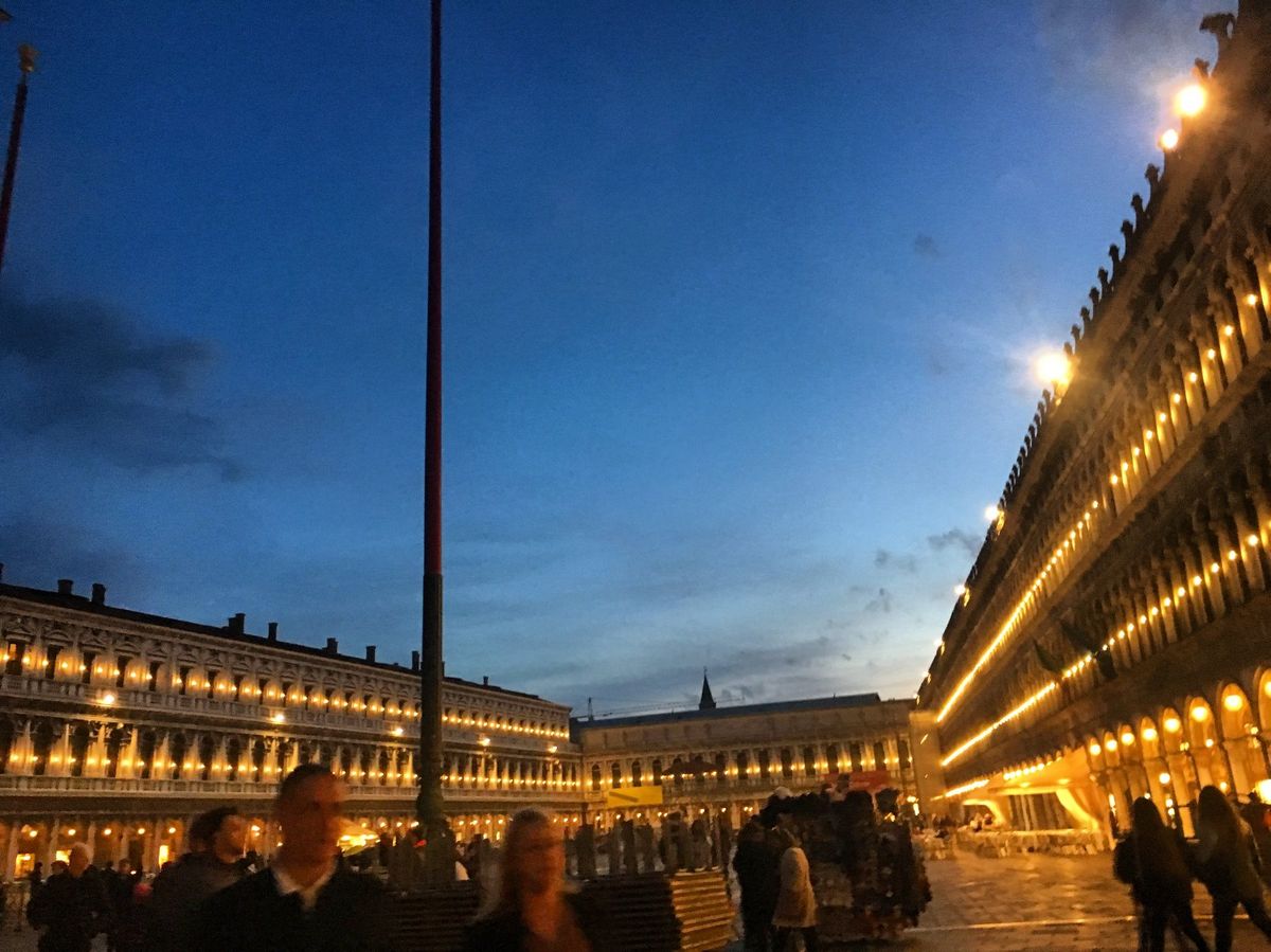 なんとか本島に帰り、サン・マルコ広場に到着！
世界一美しい広場として有名な...