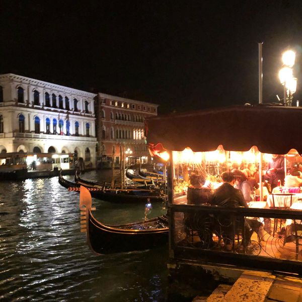 イタリア・ヴェネツィア「イタリア・ヴェネツィア/Venice Italy」の写真：夜のヴェネツィアは、まさしく夜のメディテ...