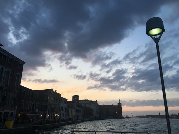イタリア・ヴェネツィア「イタリア・ヴェネツィア/Venice Italy」の写真：夕方には少しずつ晴れ始めました🌛
夜の海...