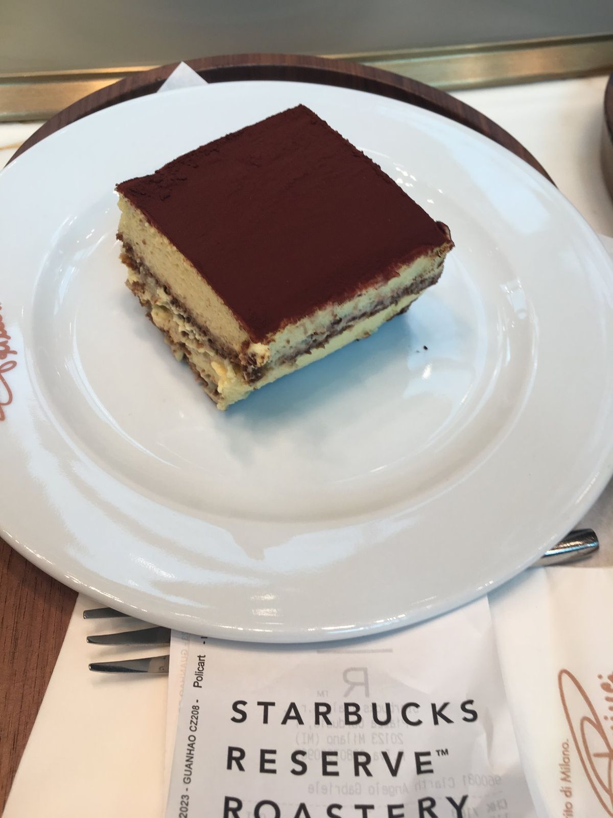 エスプレッソとティラミスを頂きました。
エスプレッソ美味しすぎて涙出そうに...