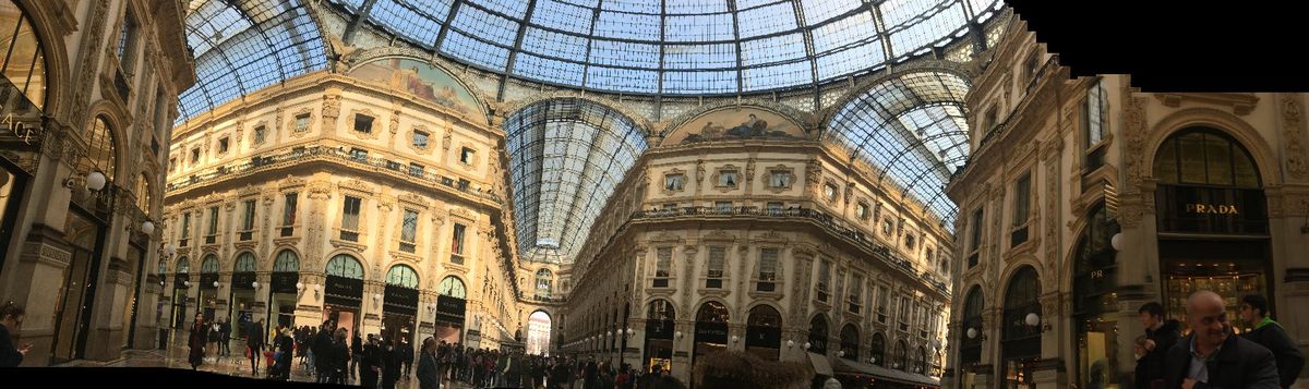 イタリアの初代国王ヴィットーリオ・エマヌエーレ2世にちなんで作られたガッレ...