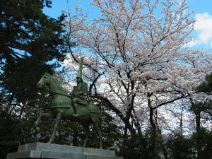 高岡古城公園
高岡市の古城公園も富山県の有名な桜スポット。
広い公園内のそ...