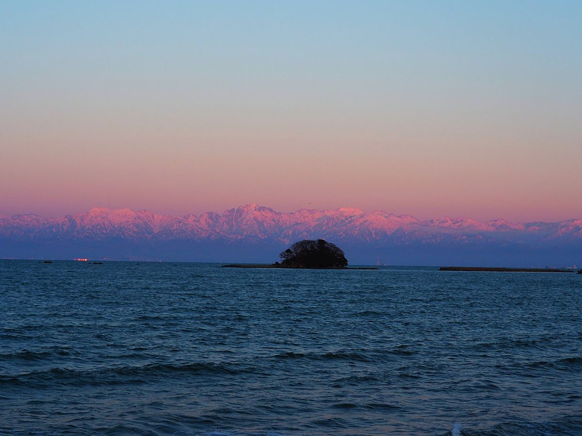 番外編 富山県氷見からの富山湾越しの立山連峰
富山県の観光PR写真にもよく...