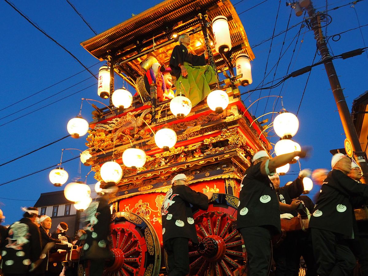 富山県南砺市 城端曳山祭
小さな街の曳山祭だけど、厳かな雰囲気で街に住む人...