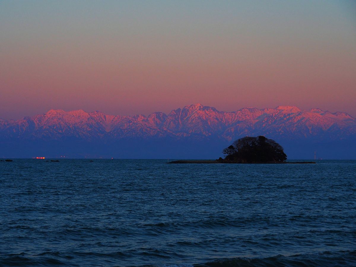 番外編 富山県氷見からの富山湾越しの立山連峰
富山県の観光PR写真にもよく...