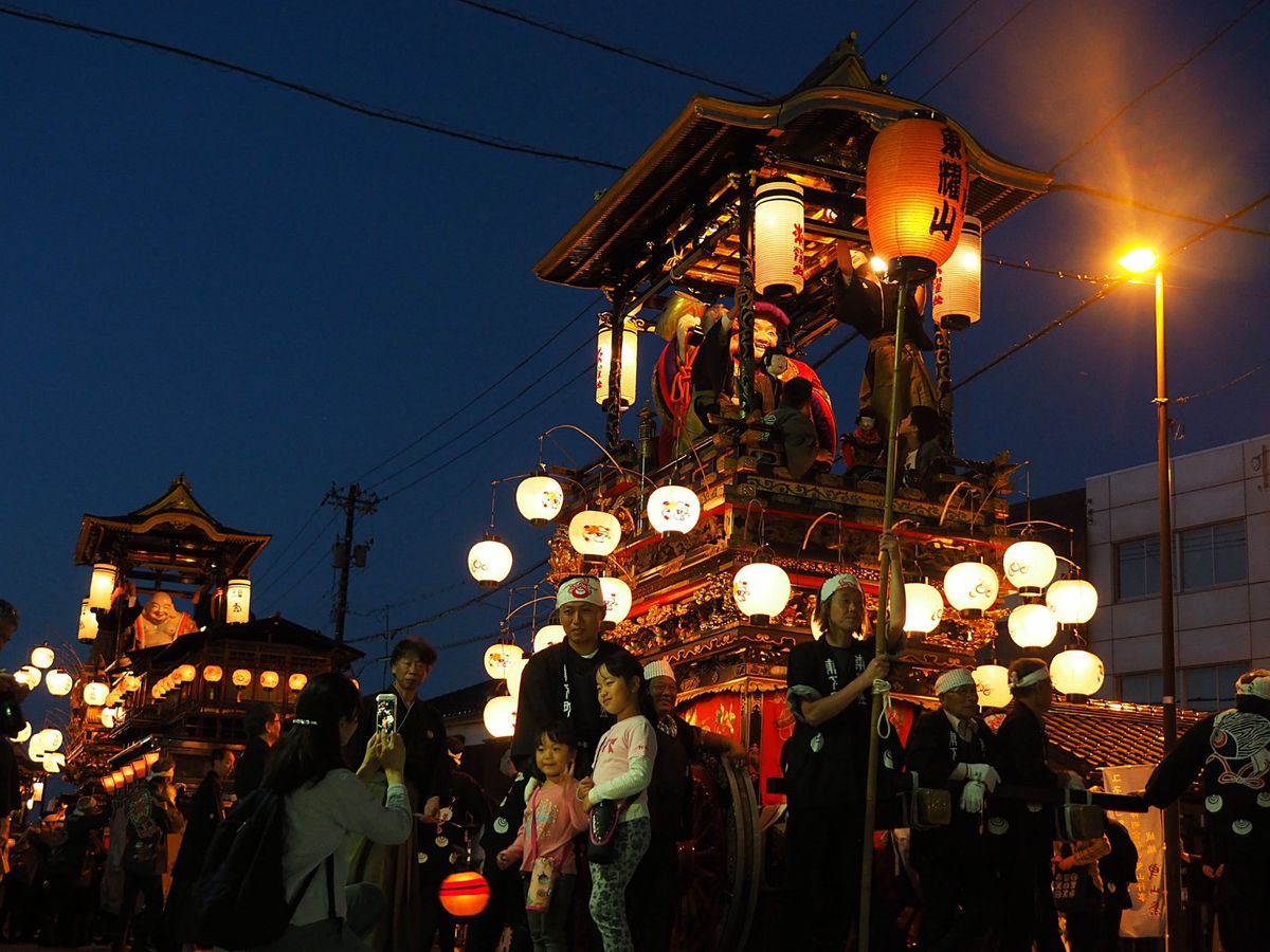 富山県南砺市 城端曳山祭
小さな街の曳山祭だけど、厳かな雰囲気で街に住む人...