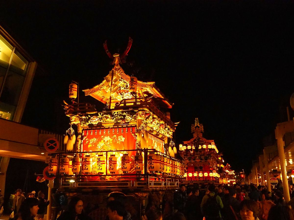 春の山王祭  岐阜県高山市
高山祭は日本三大曳山祭の一つで、春と秋の年2回...