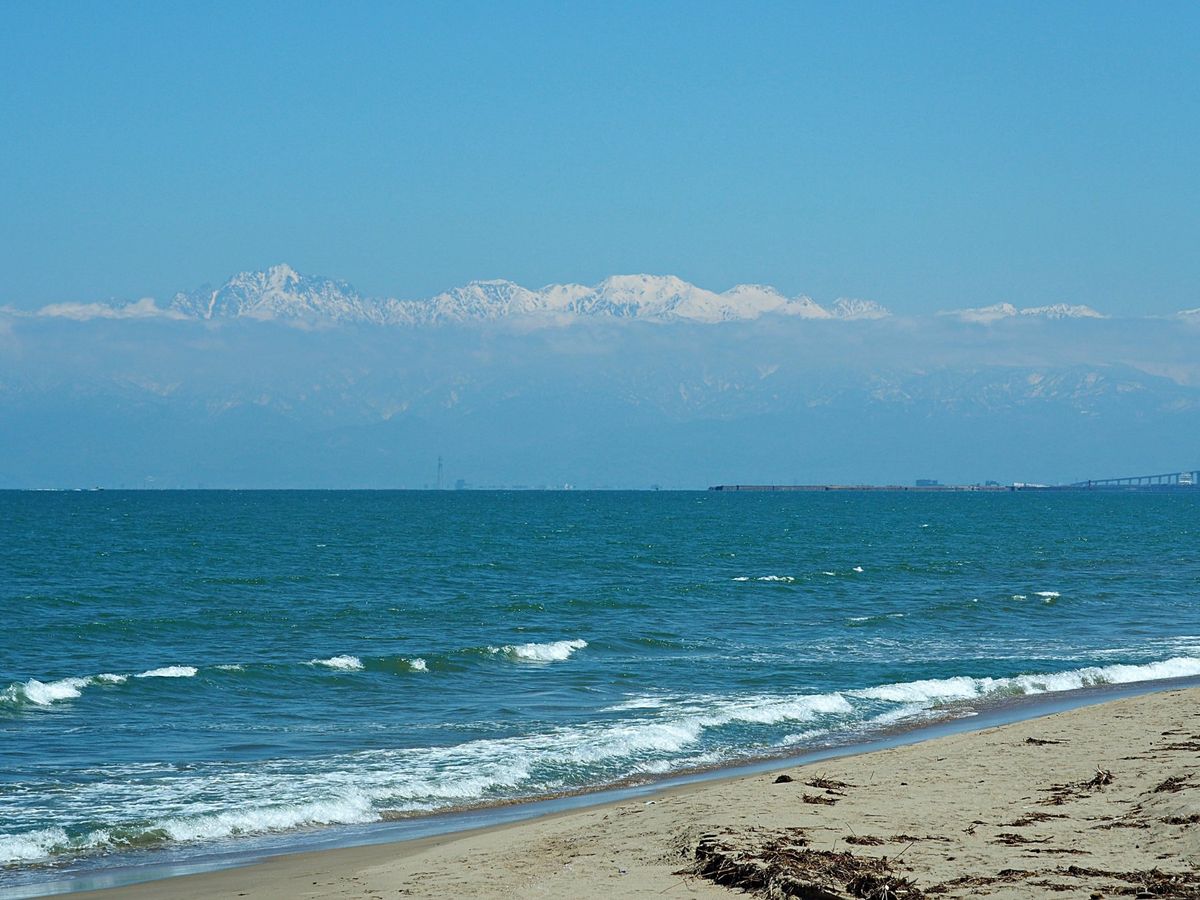 番外編 富山県氷見からの富山湾越しの立山連峰
富山県の観光PR写真にもよく...