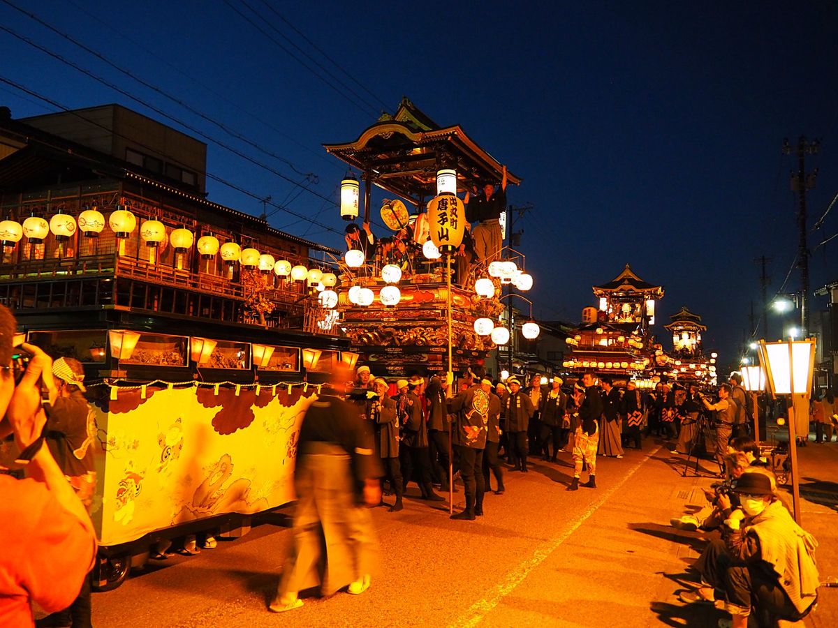 富山県南砺市 城端曳山祭
小さな街の曳山祭だけど、厳かな雰囲気で街に住む人...