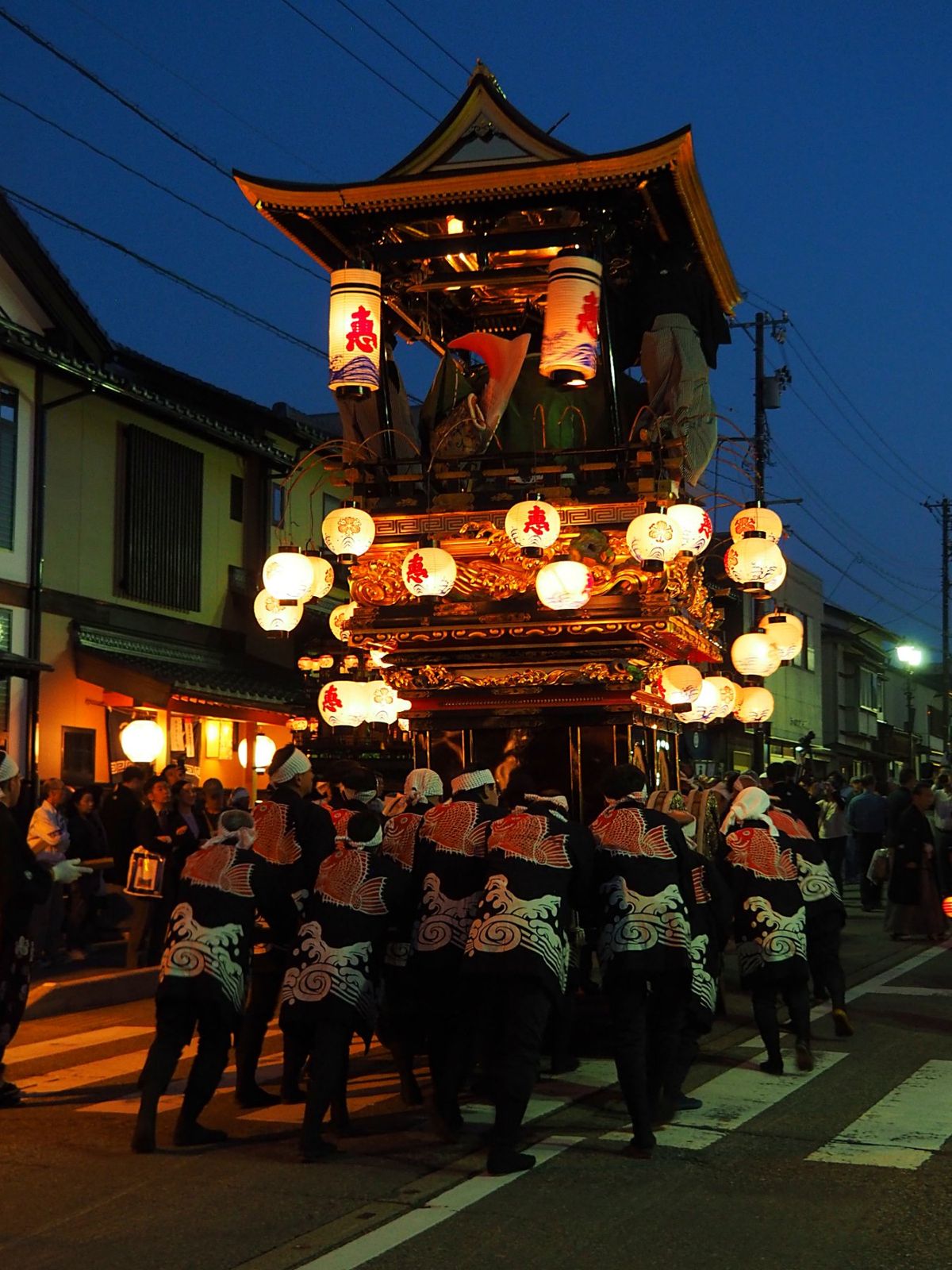 富山県南砺市 城端曳山祭
小さな街の曳山祭だけど、厳かな雰囲気で街に住む人...