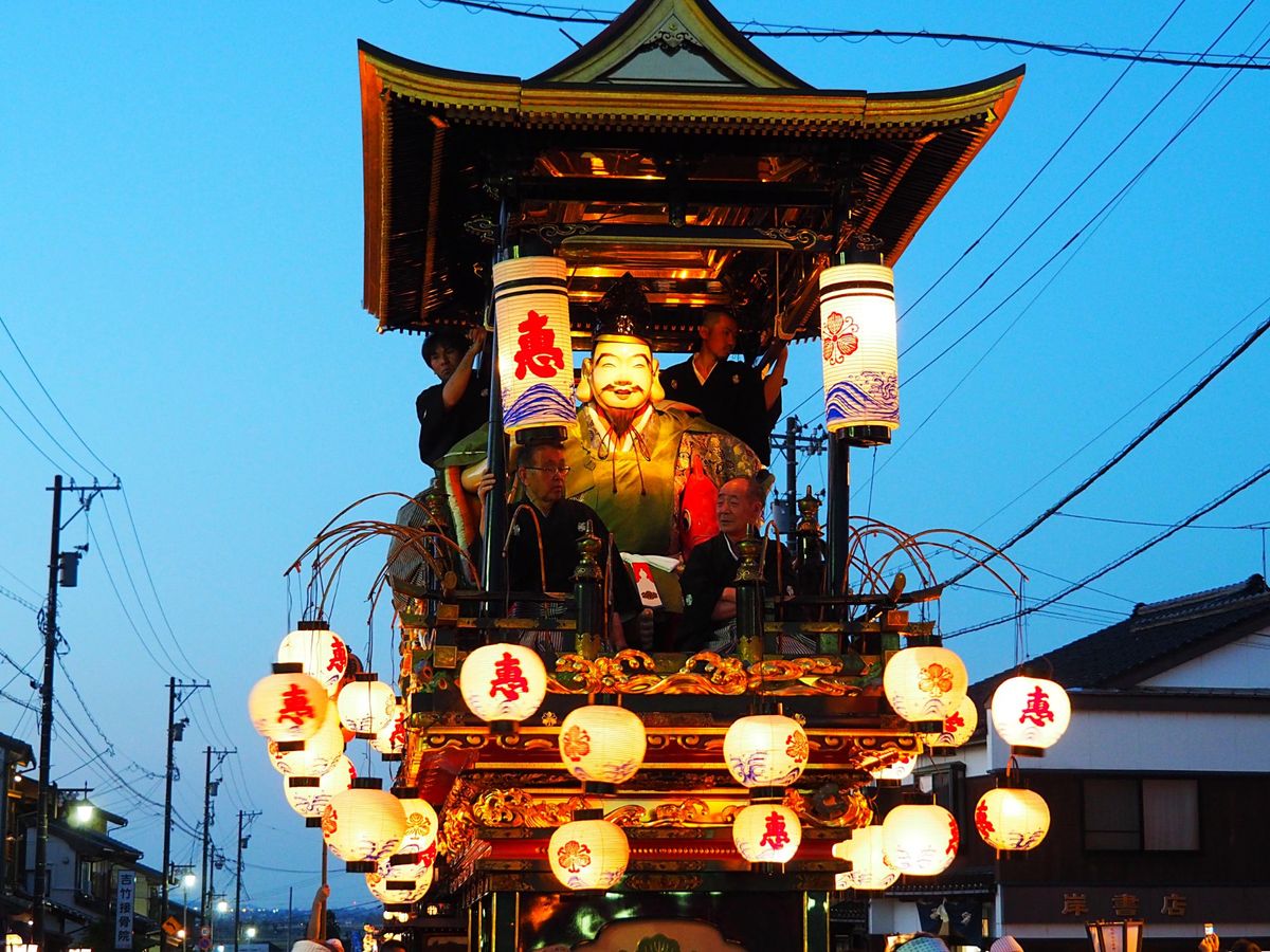 富山県南砺市 城端曳山祭
小さな街の曳山祭だけど、厳かな雰囲気で街に住む人...