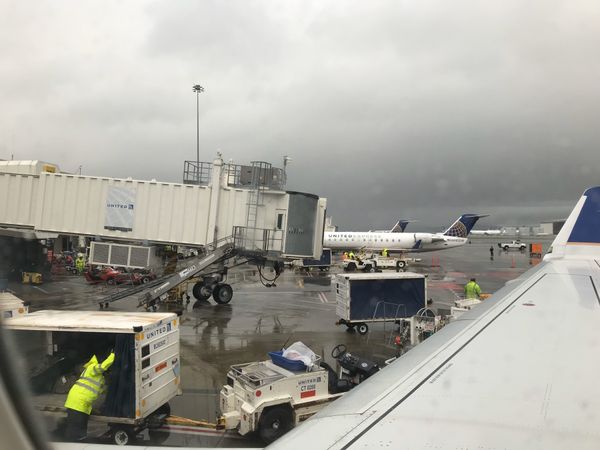 アメリカ(米国)「サンフランシスコ空港」の写真：この後機内で悪天候の為1時間半もサンフラ...