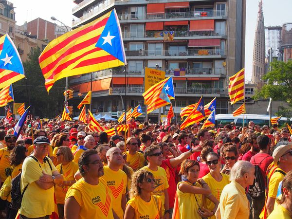 スペイン・バルセロナ「スペイン出張  それでも旅するバルセロナ」の写真：カタルーニャ 国民の日の独立要求デモ
9...