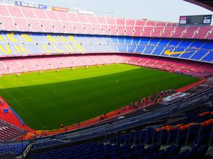 カンプ・ノウ
FCバルセロナのホームスタジアム カンプ・ノウは、出張先から...