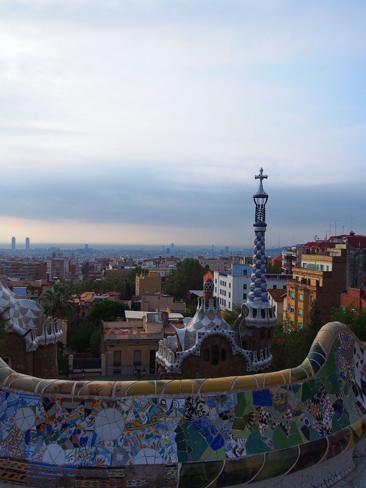 バルセロナ市内のガウディ建築
市内には個人邸宅や集合住宅、グエル公園など、...