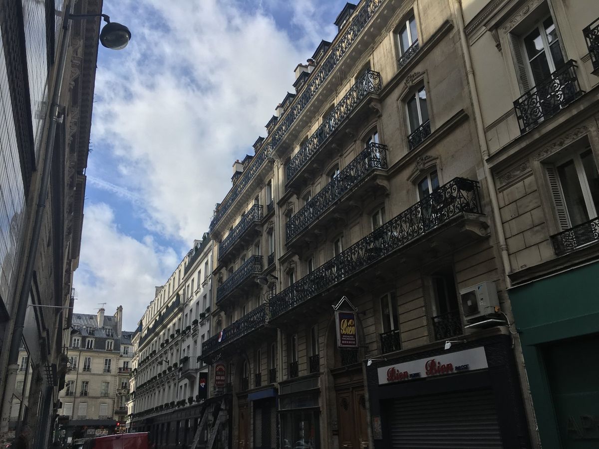 ミラノのホテルから送迎をお願いし、マルペンサ空港から
エールフランスでパリ...