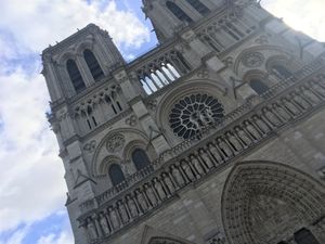 6日目のスタートはノートルダム大聖堂。
まさか数週間後に火災が起こるなんて...