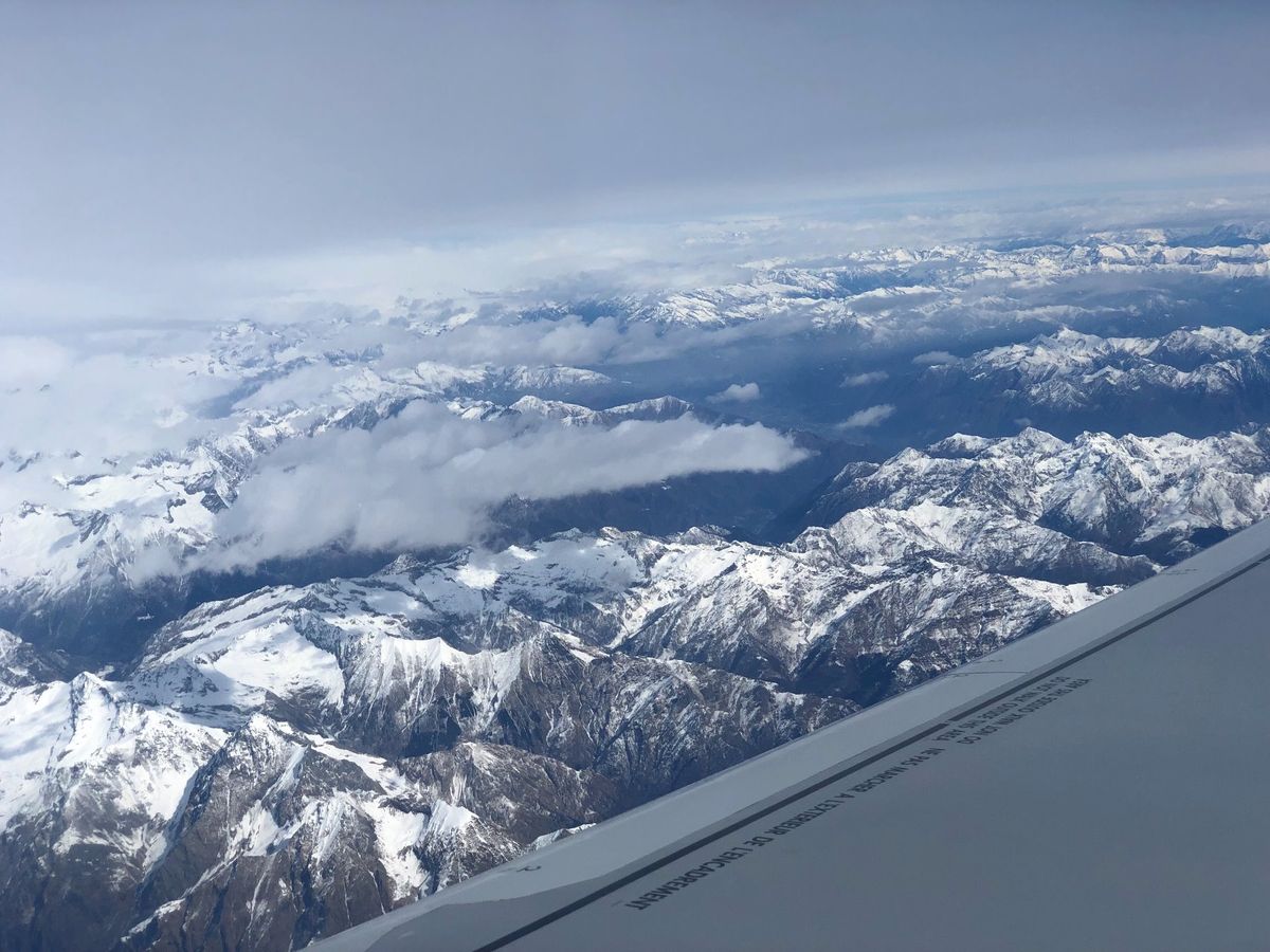 ミラノのホテルから送迎をお願いし、マルペンサ空港から
エールフランスでパリ...