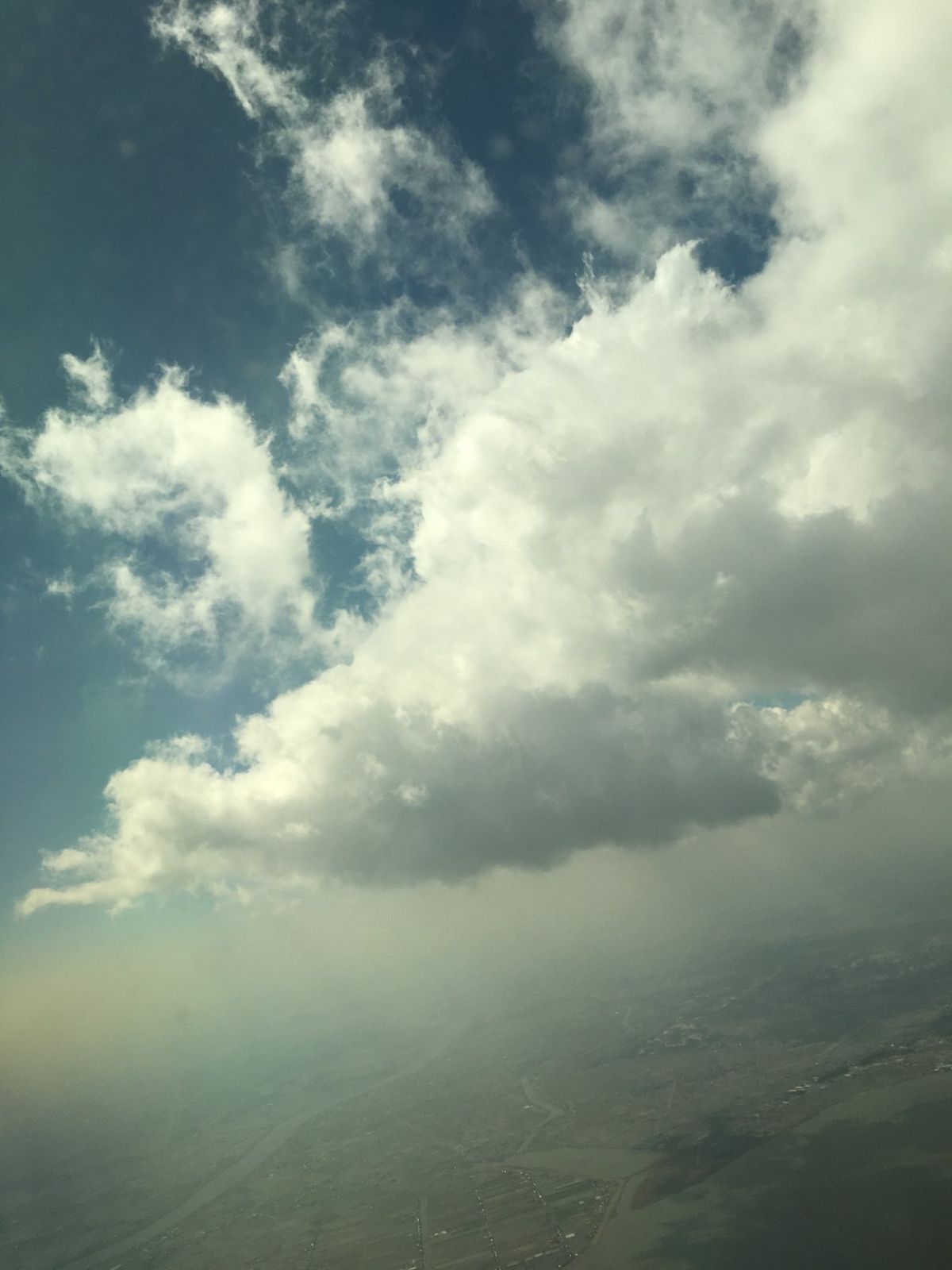 おまけ
*
今回、エティハド航空を使い、往復共にUAEの首都アブダビでトラ...